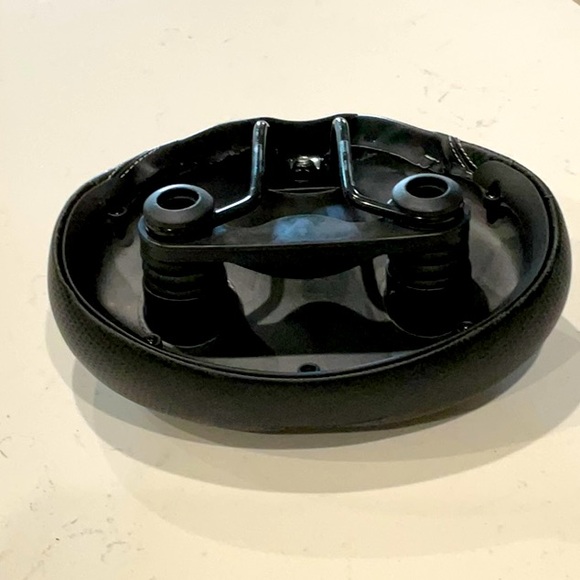 Bikeroo Comfort City Bike Seat w/ Toolkit - Picture 5 of 6